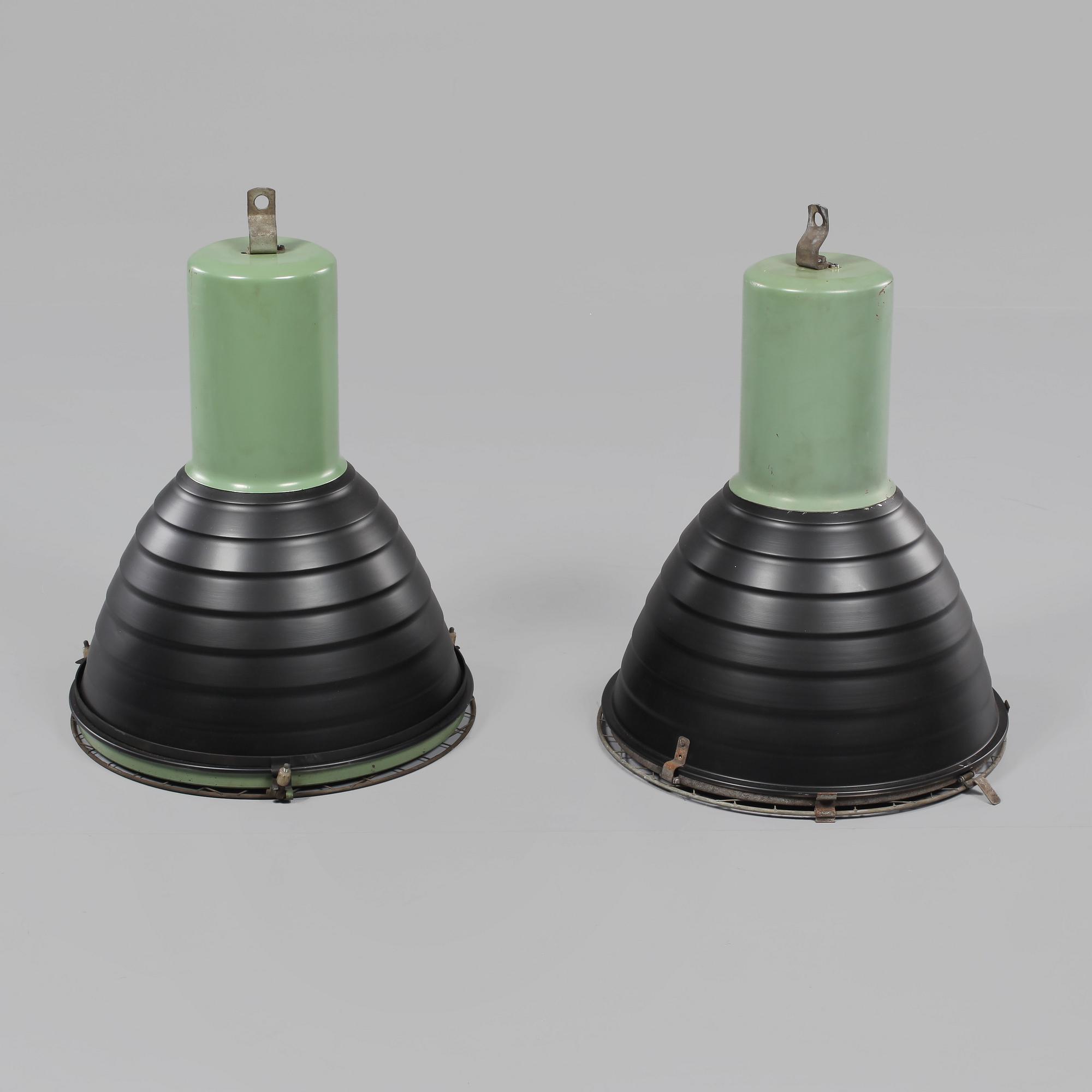 INDUSTRILAMPOR, ett par, 1900-talets andra hälft. Höjd 55 cm.