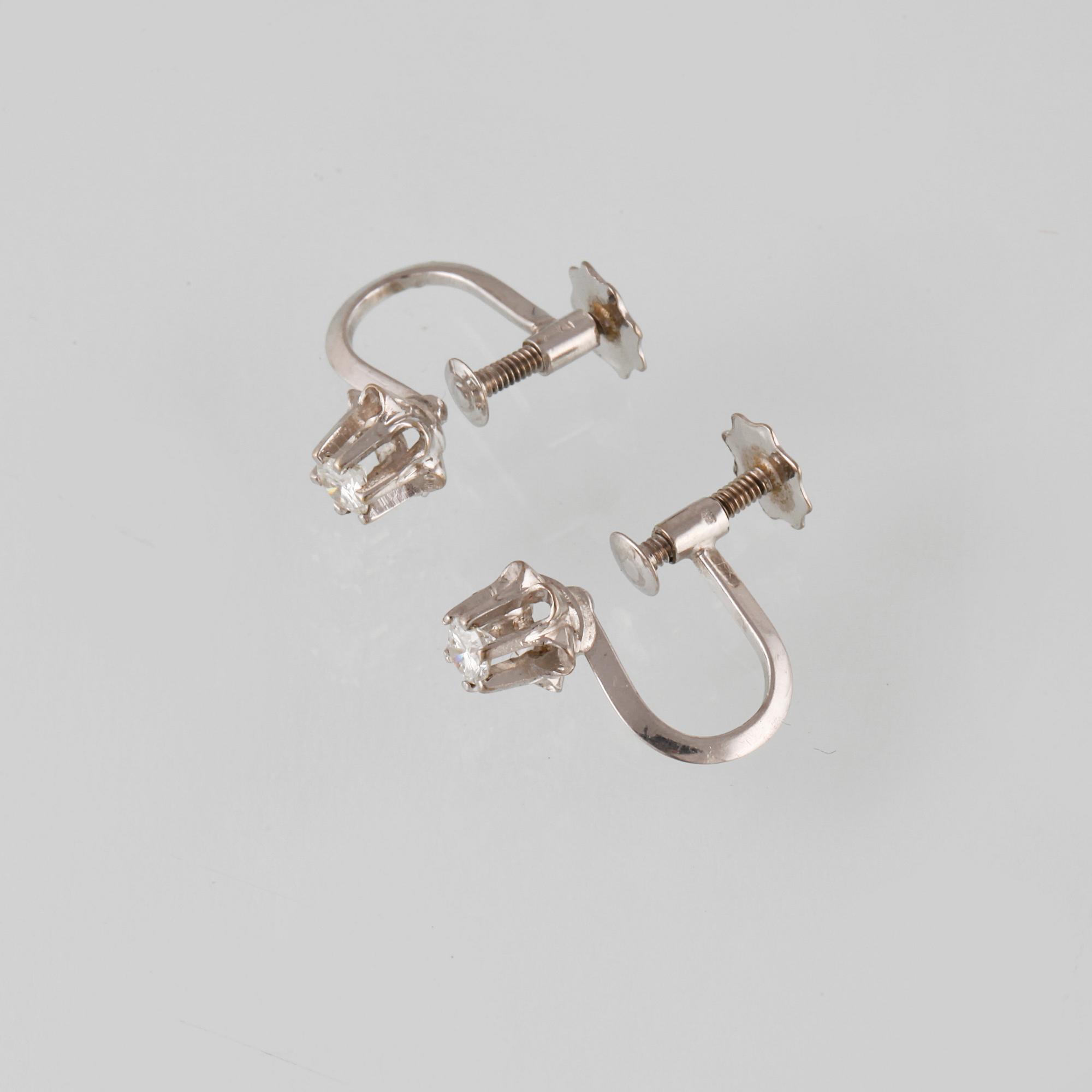 ÖRHÄNGEN, 18K vitguld, med briljantslipad diamanter, 0.40 ct, Opifors, Falköping. Vikt 1.9 g.