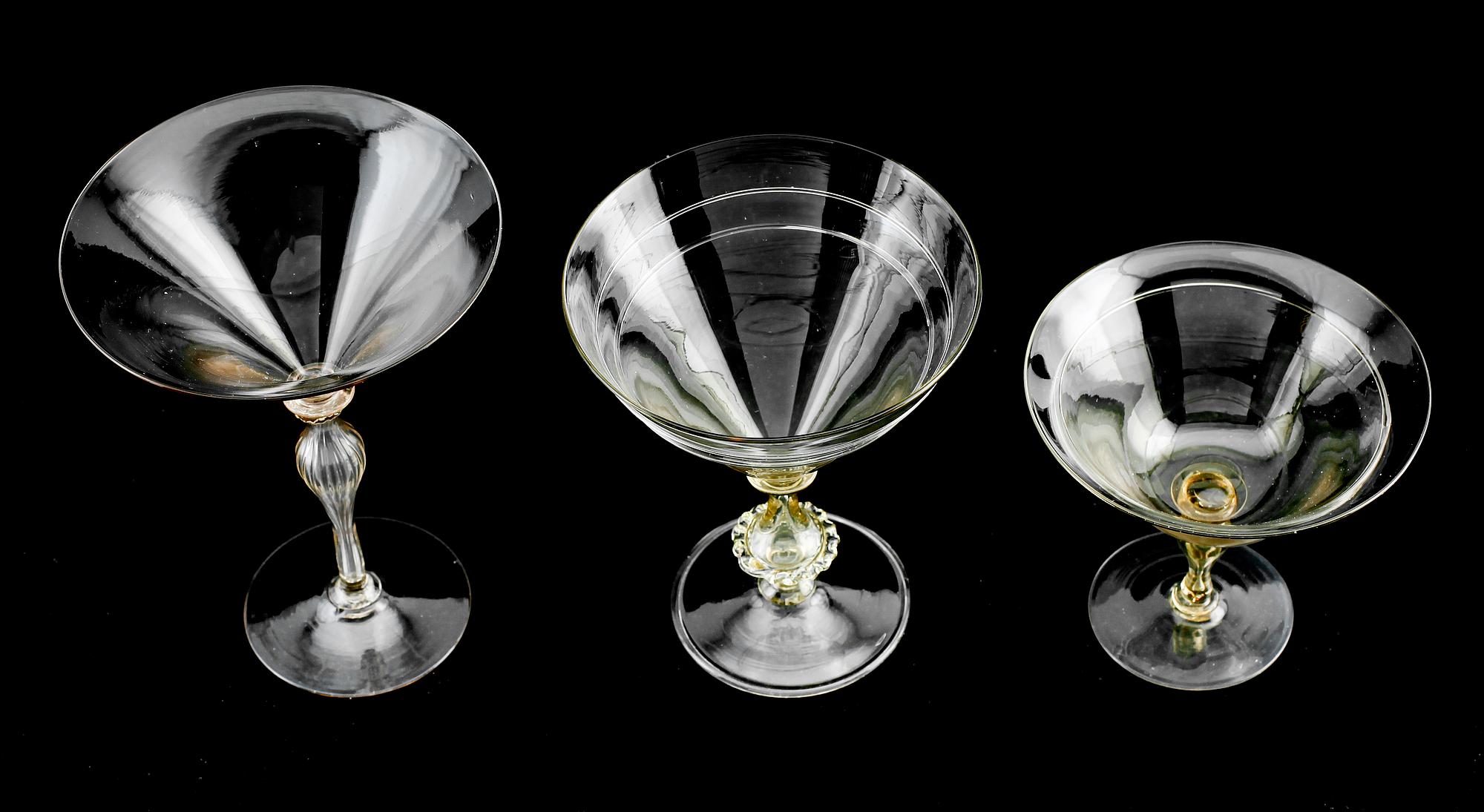 POKALGLAS, 3 st, sannolikt Murano, Italien, 1900-tal.