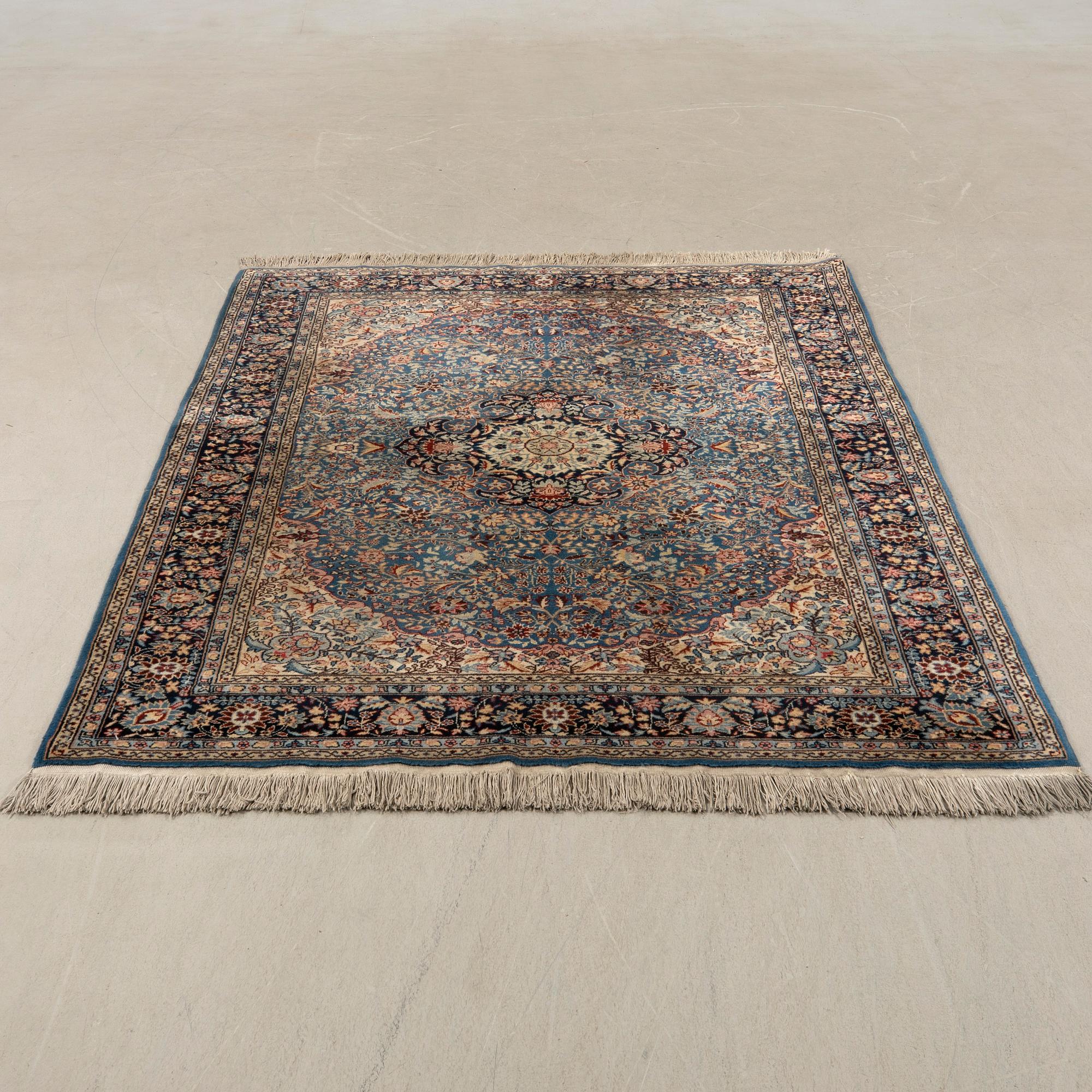 Oriental rug, old, approx. 198x136 cm.