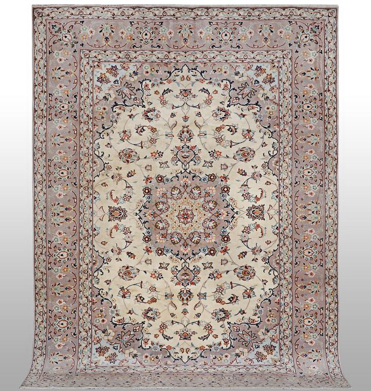 A carpet, Kashan, ca 292 x 202 cm.