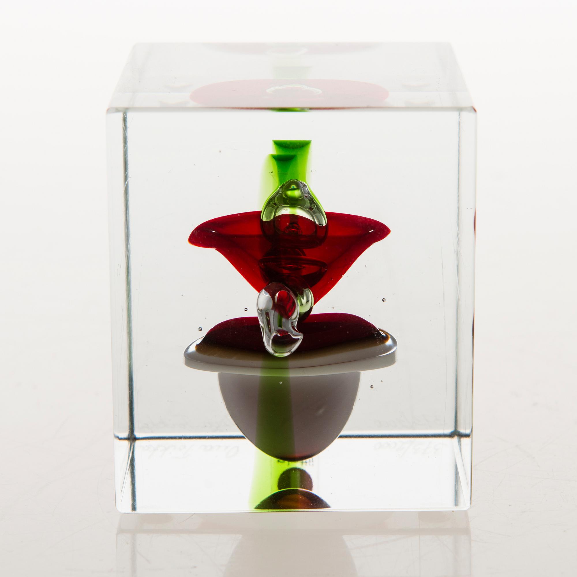OIVA TOIKKA, AN ANNUAL CUBE, glass, signed Oiva Toikka Nuutajärvi 1997, numbered 373/2000.