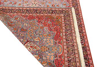 A semi-antique Keshan Carpet, a. 275 x 183 cm.