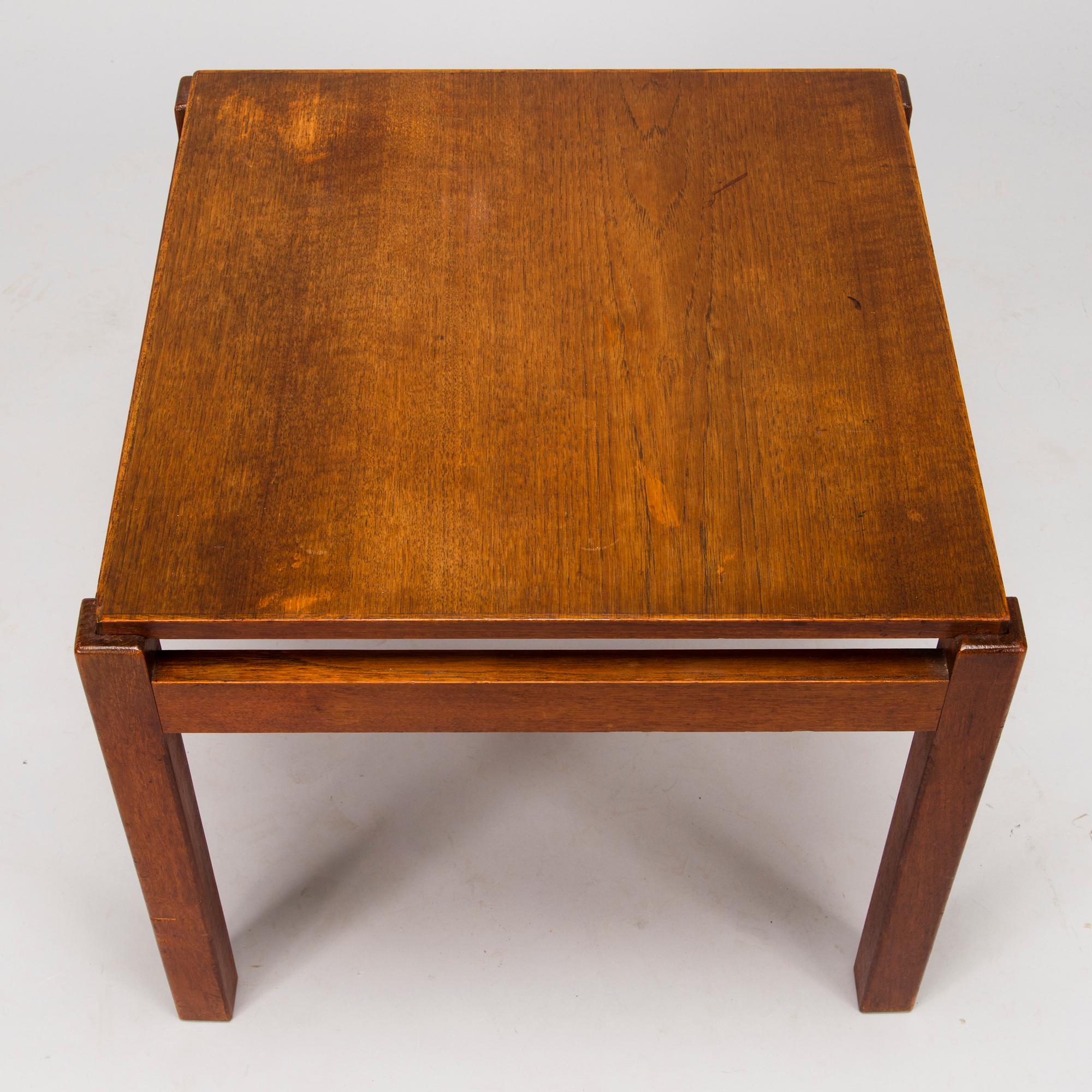 CARL GUSTAF HIORT AF ORNÄS, pöytä, "Lamppu pöytä",  Puunveisto Oy - Träsnideri Ab 1900-luvun puoliväli.