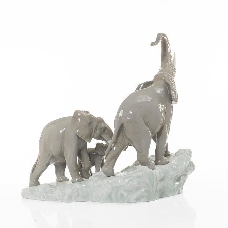 Fulgencio García, figurine, "Elephants walking", Lladró, Spain.