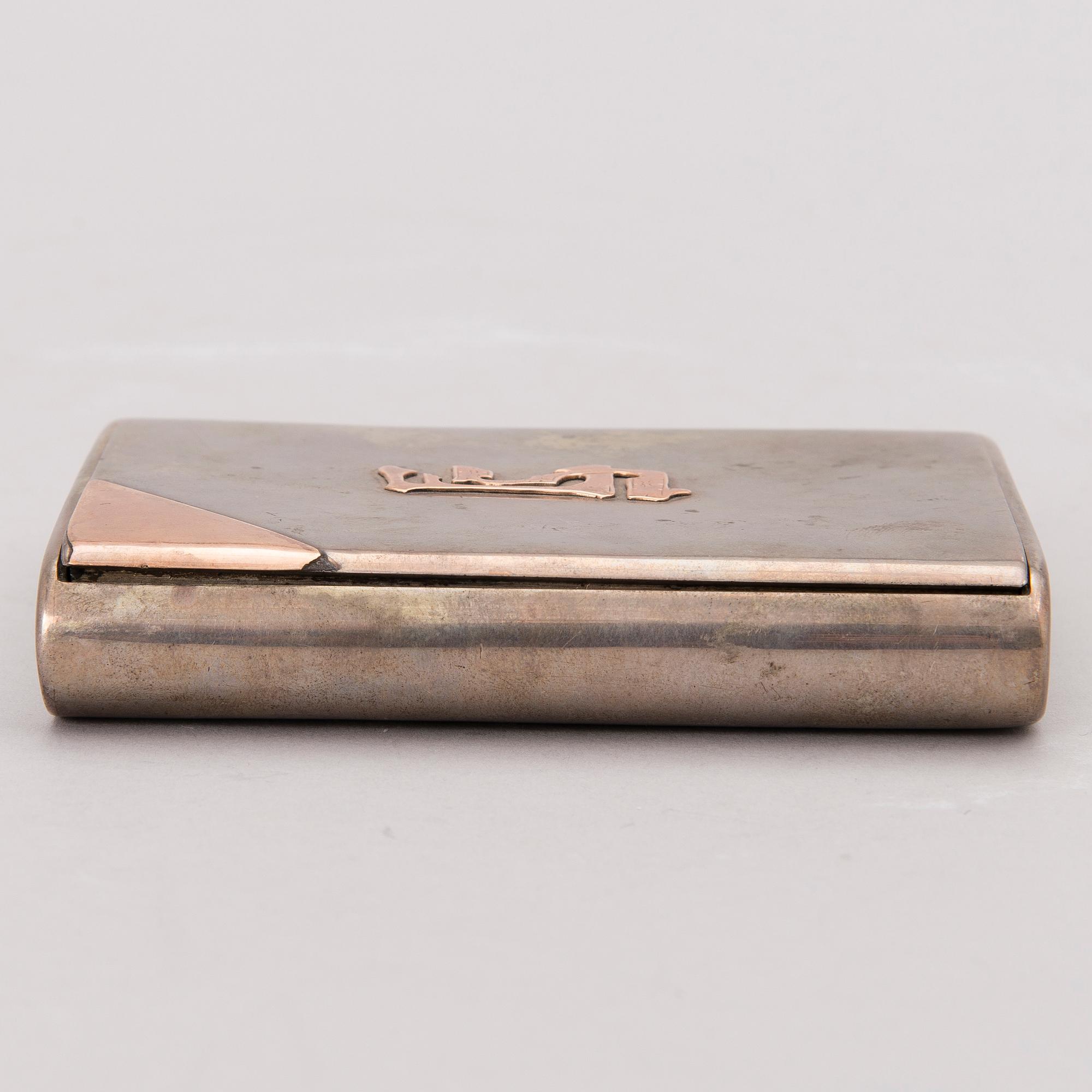 A cigarette case in silver (875) and gold, early 20th Century.