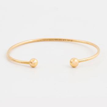 18K gold bangle.