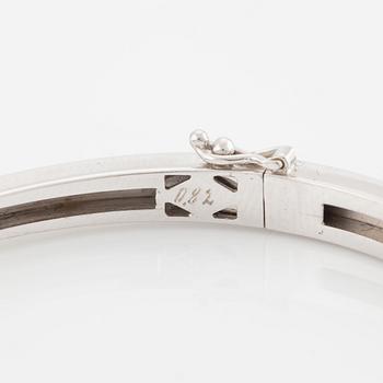Bracelet 18K white gold with round brilliant-cut diamonds.
