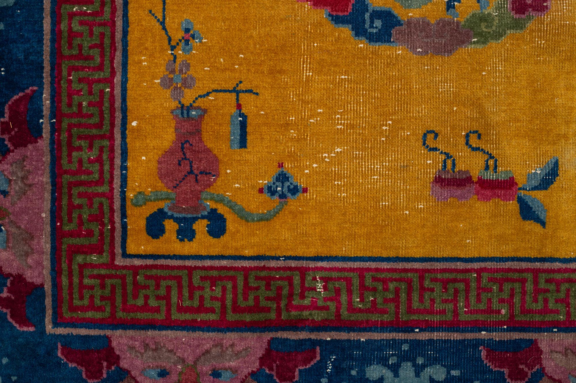 Matto, semi-antique China, art deco, ca 322,5 x 243-247,5 cm (as well as ca 1-1,5 cm flat weave at the ends).