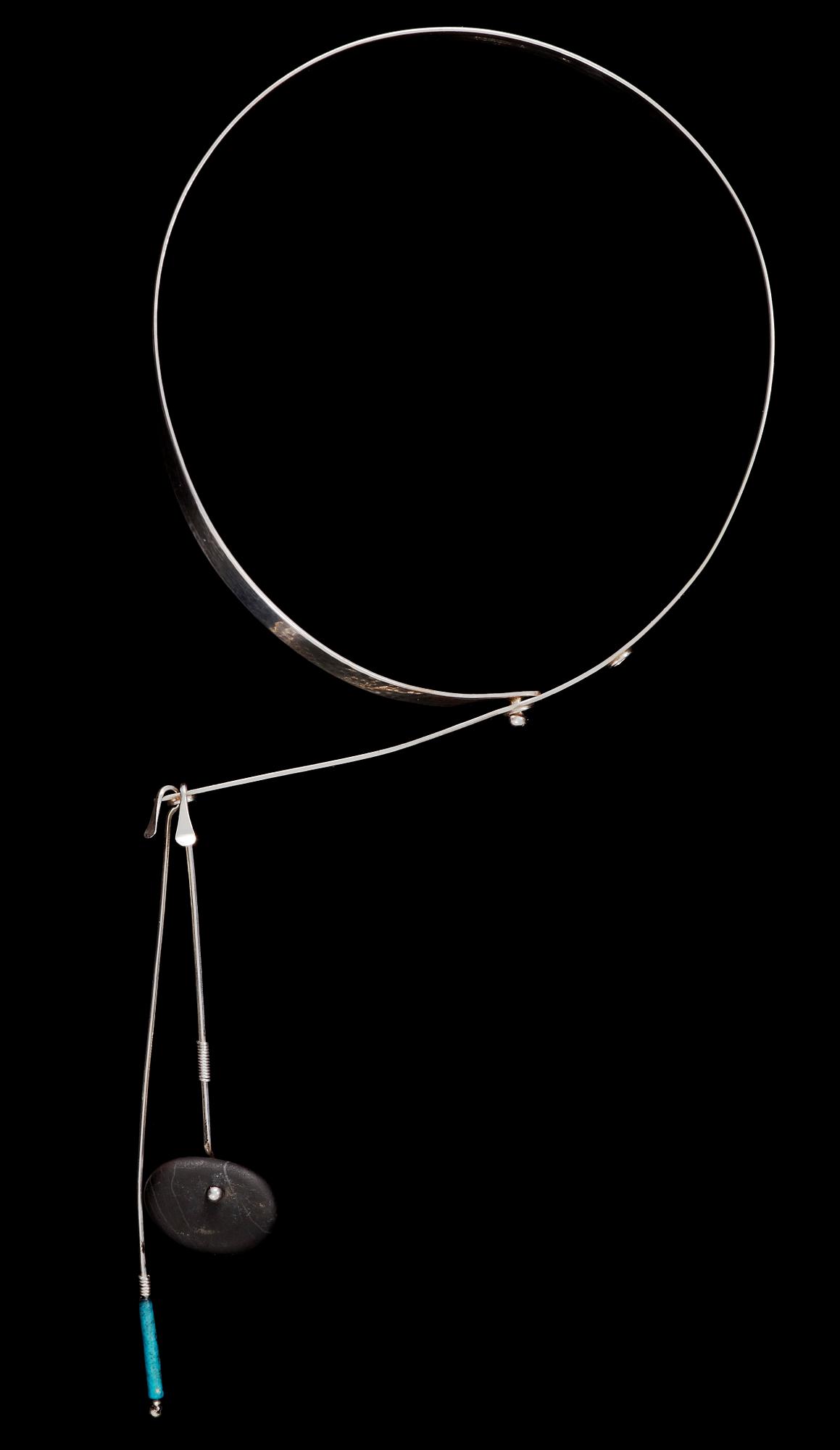 Vivianna Torun Bülow-Hübe, VIVIANNA TORUN BÜLOW HÜBE,
halsring, egen verkstad, Stockholm ca 1955 (otydlig stämpel).