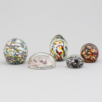 5 glass paperweights, among others Rosenthal.