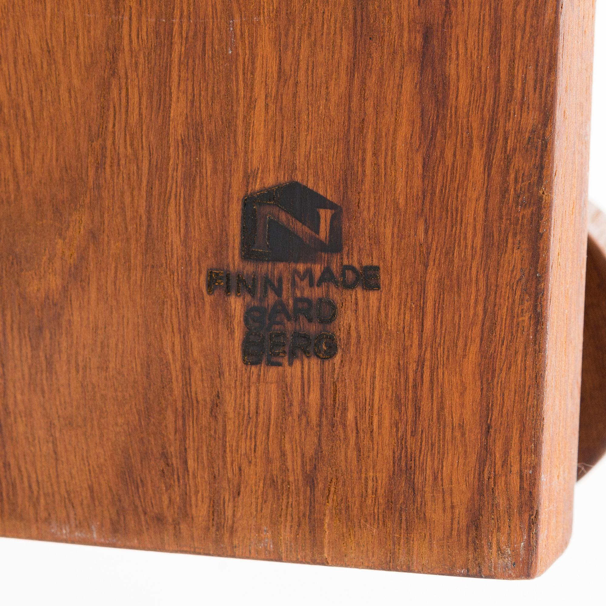 Bertel Gardberg, a serving board for Finnmade Gardberg, Norrmark handicraft.