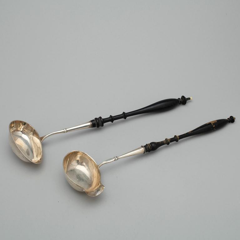 SOPPSLEVAR, 2 st. Silver. Bl a CG Hallberg Stockholm 1923.