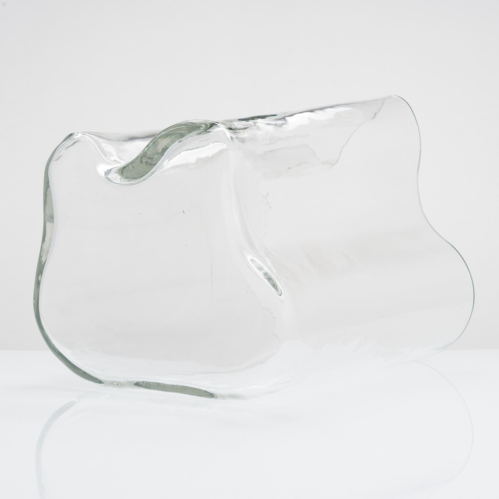 Alvar Aalto,  maljakko, malli 3031, signeerattu Alvar Aalto 3031.