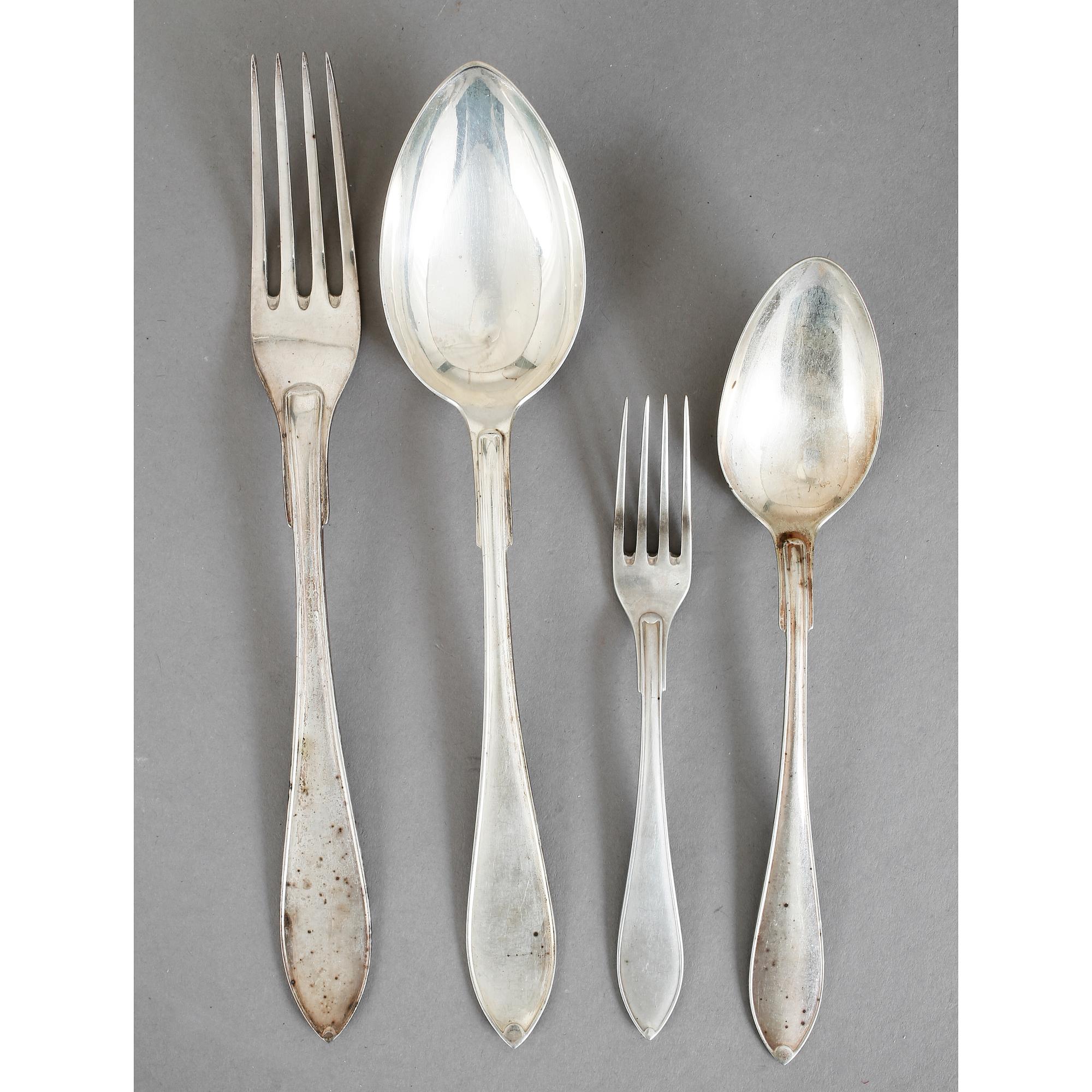 BESTICKSERVISDELAR, 41 st, silver, Spetsig svensk, olika tillverkare, bla Skreij, Falun. 1900-tal. Tot ca 1770 gram.