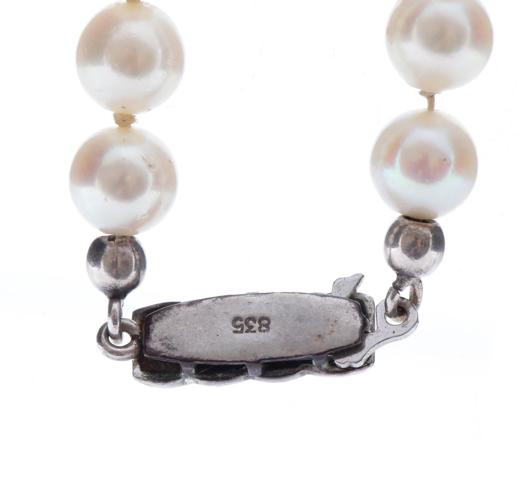 COLLIER, odlade pärlor med lås i silver samt markasiter. Vikt ca 20g.