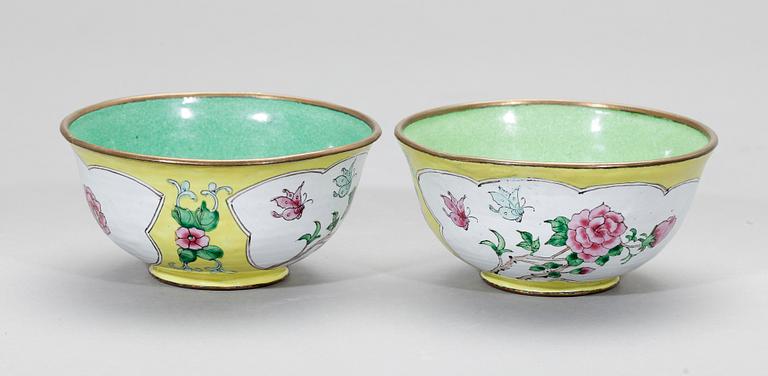 KOPPAR/SKÅLAR, 2 st snarlika. Cloisonné, Kina, 1900-tal.