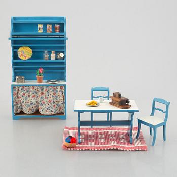 Dockskåpsmöbler, 6 delar samt accessoarer, Berit Bergström, Nolbyn, Värmländskt Hantverk, 1940-/50-tal.