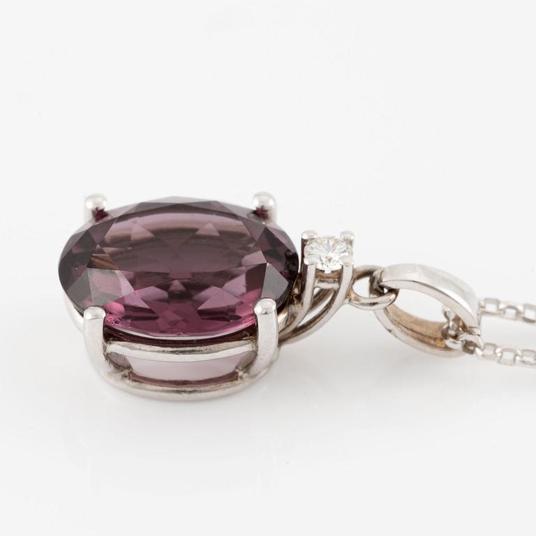 Pendant with purple tourmaline and brilliant-cut diamond, with chain.