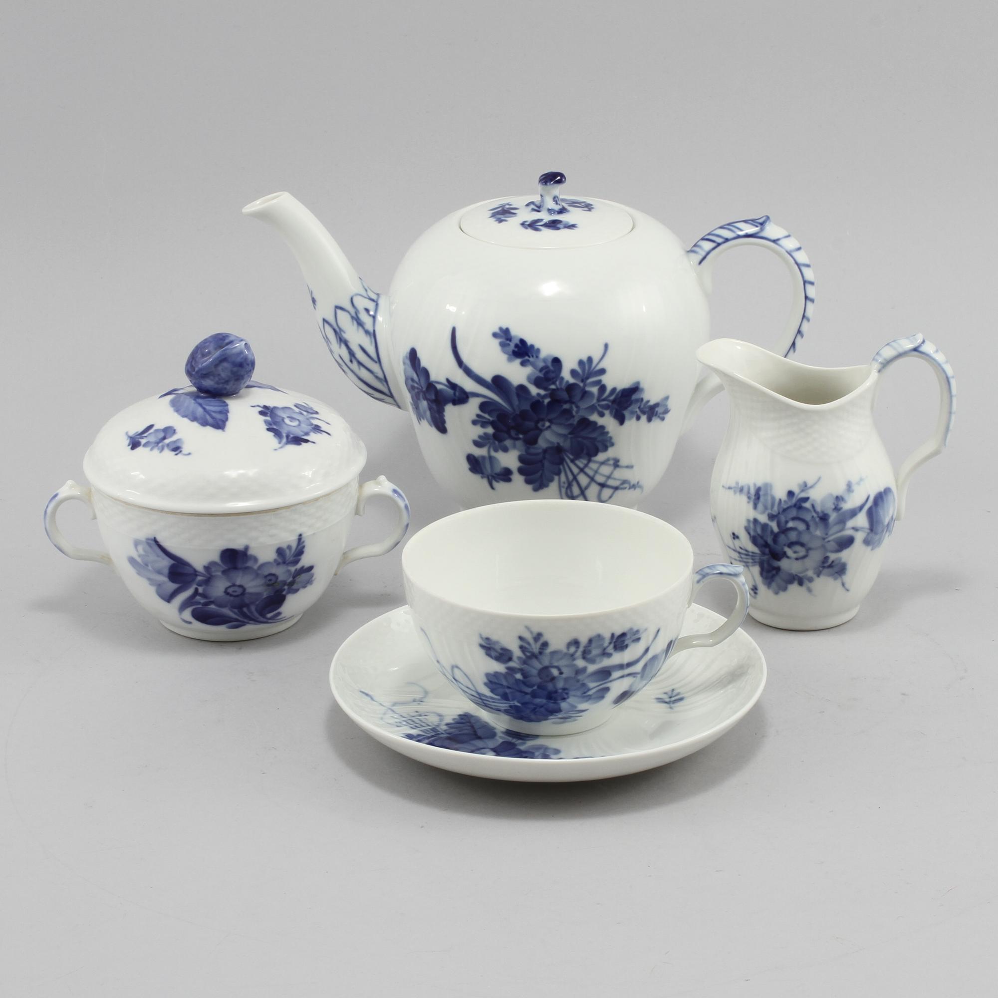 TESERVIS, 9 delar, porslin, "Blå blomster", Royal Copenhagen, 1900-tal.
