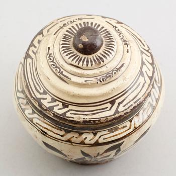 A Cizhou ware pot with cover, presumably Yuan dynasty (1260-1370).