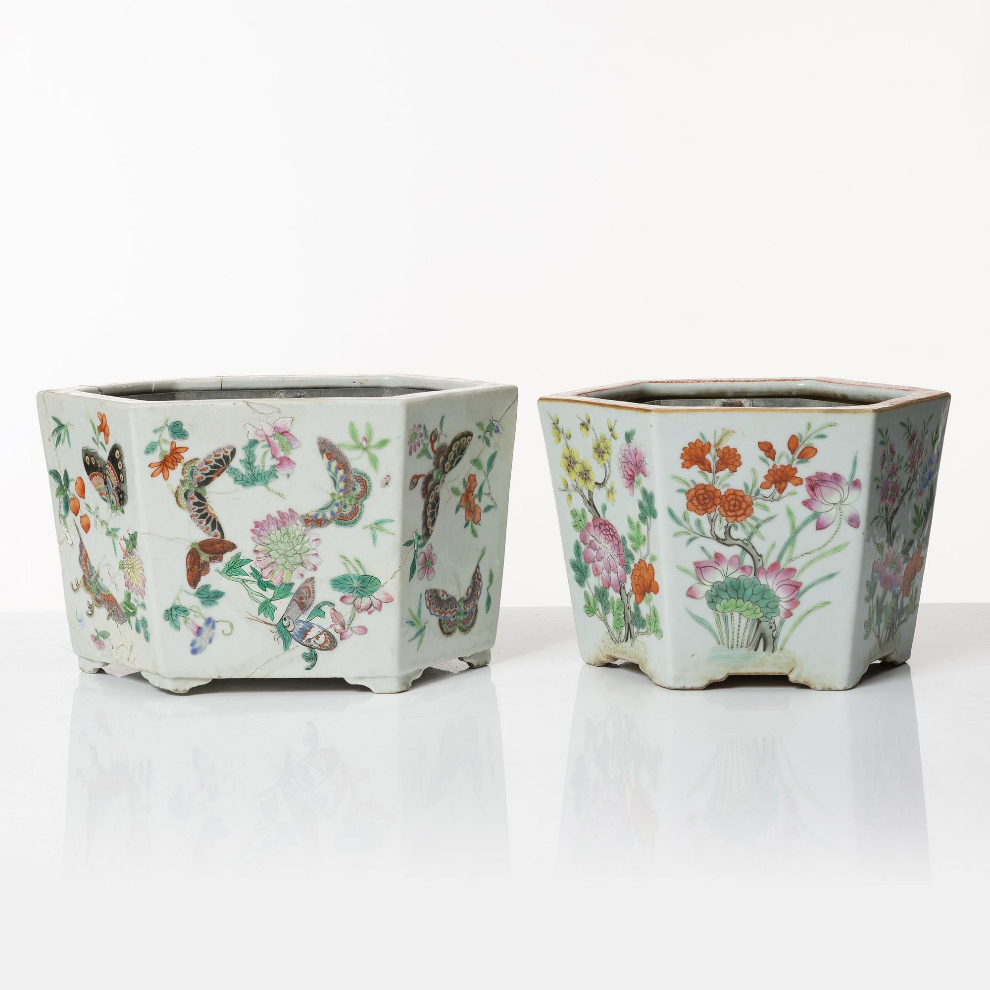 A set of two famille rose jardinieres, Qing dynasty, 19th century.
