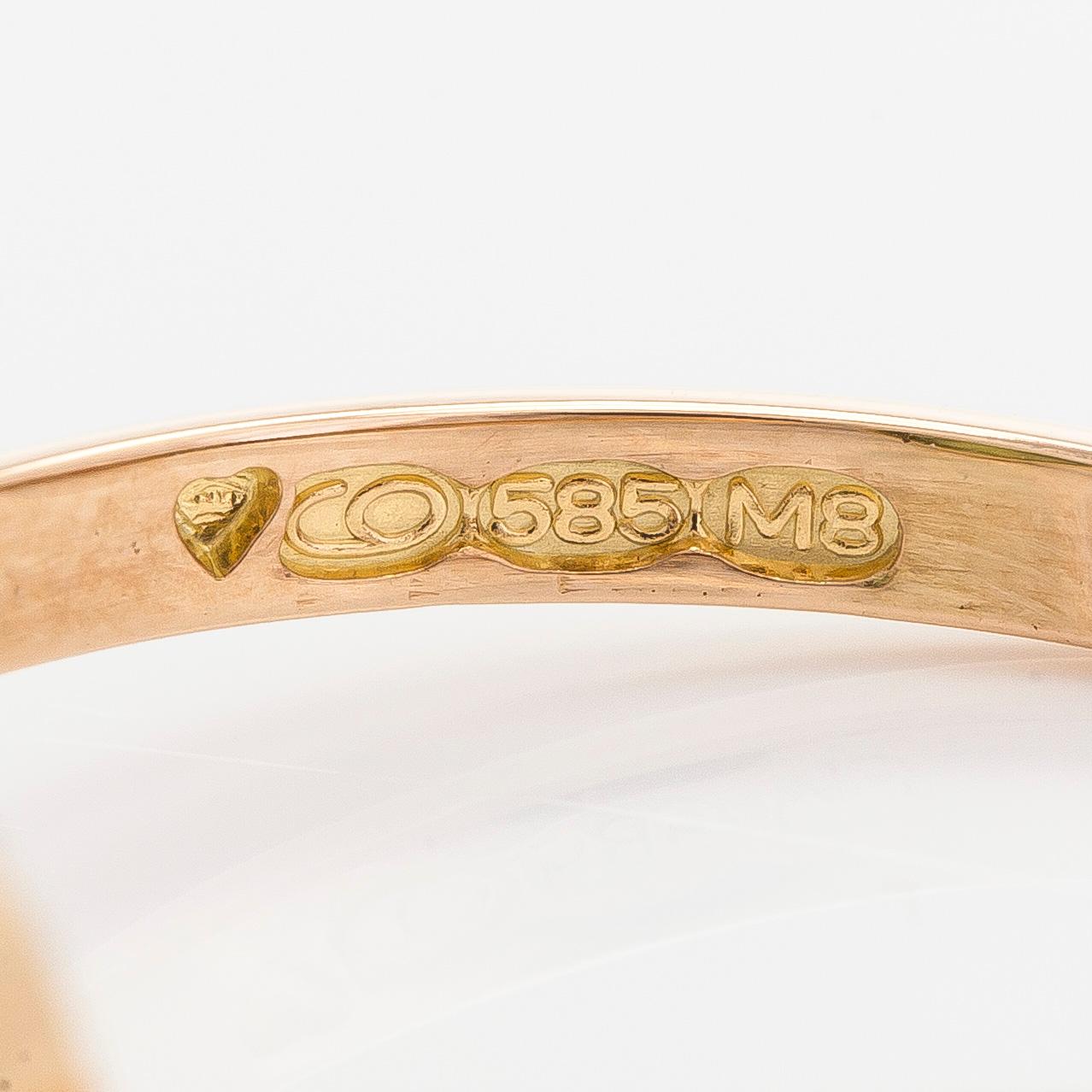 A 14K gold ring with peridot. Finnish hallmarks.