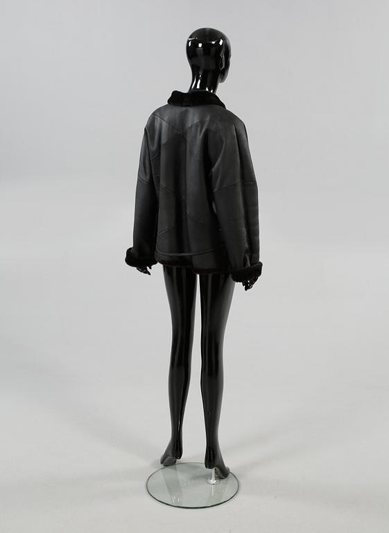 JACKA, Max Mara.