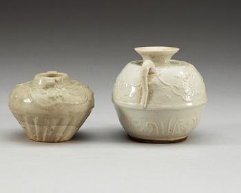 A set of two white glazed small urns, Yuan (1271-1368) and Ming dynasty (1368-1644).