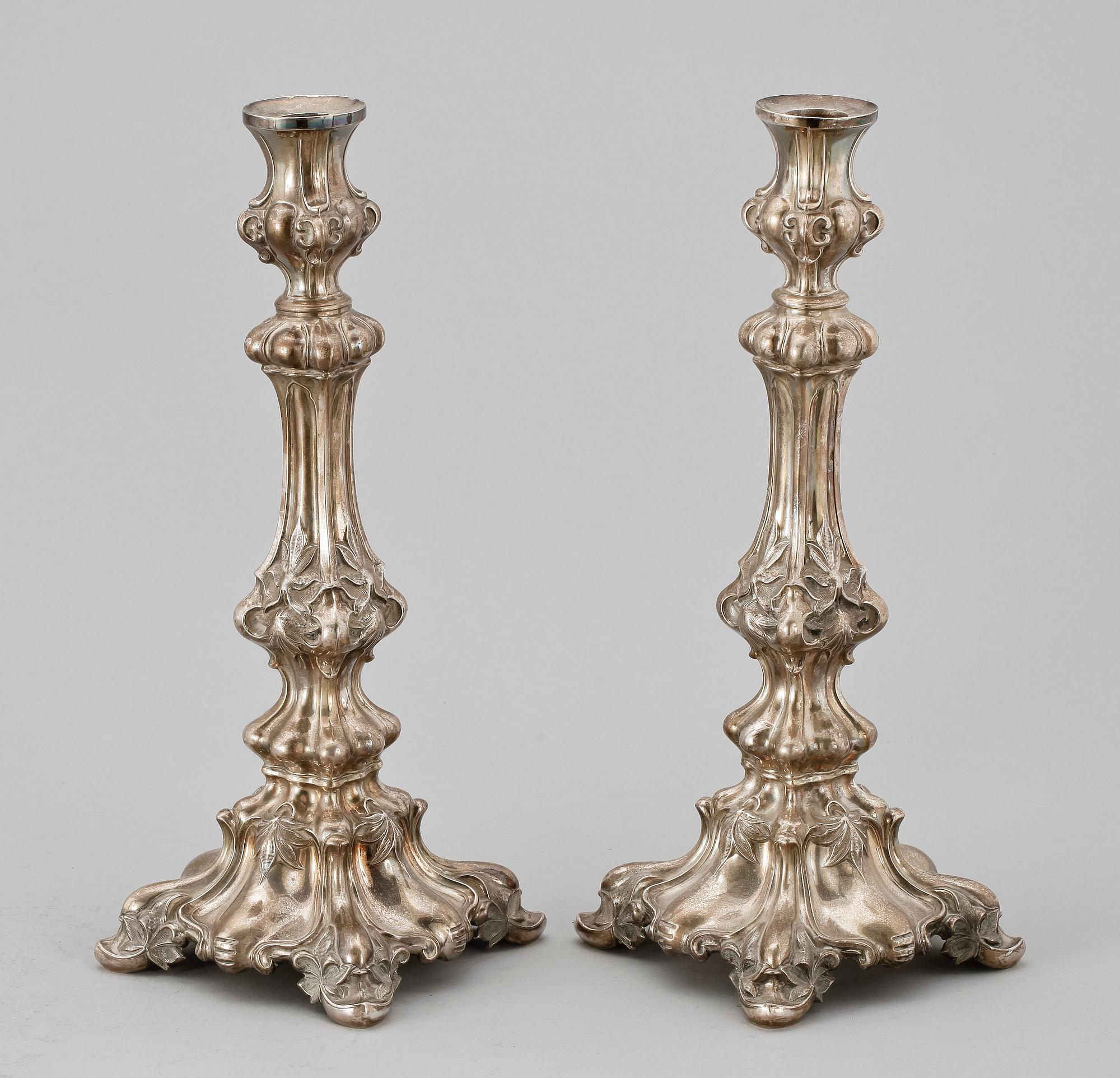 LJUSSTAKAR, ett par, silver, nyrokoko, Lars Larson & Co, Göteborg 1856.