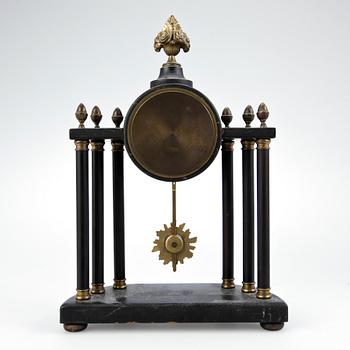 BORDSPENDYL, empirestil, 1900-talets början.