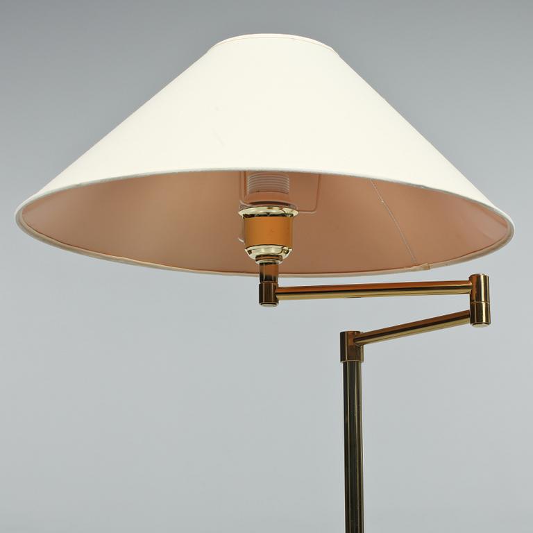 GOLVLAMPA, 1900-talets andra hälft.