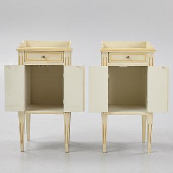 Sovrumsmöblemang, 4 delar, gustaviansk stil, sent 1900-tal.