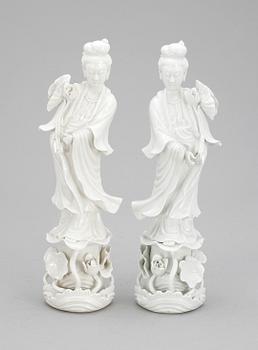 FIGURINER, ett par, porslin, blanc de chine, Kina, 1900-talets mitt.