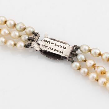 Cultured three strand pearl necklace, clasp silver.