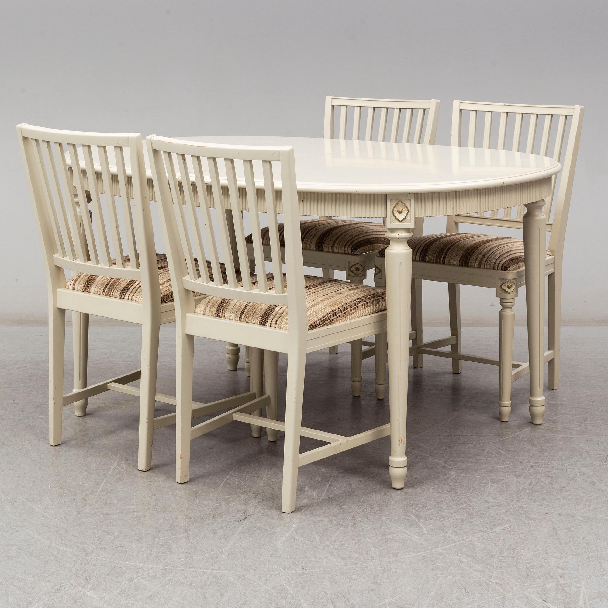 A dining table and 4 chairs, second half of the 20th century. 2 leaves included.