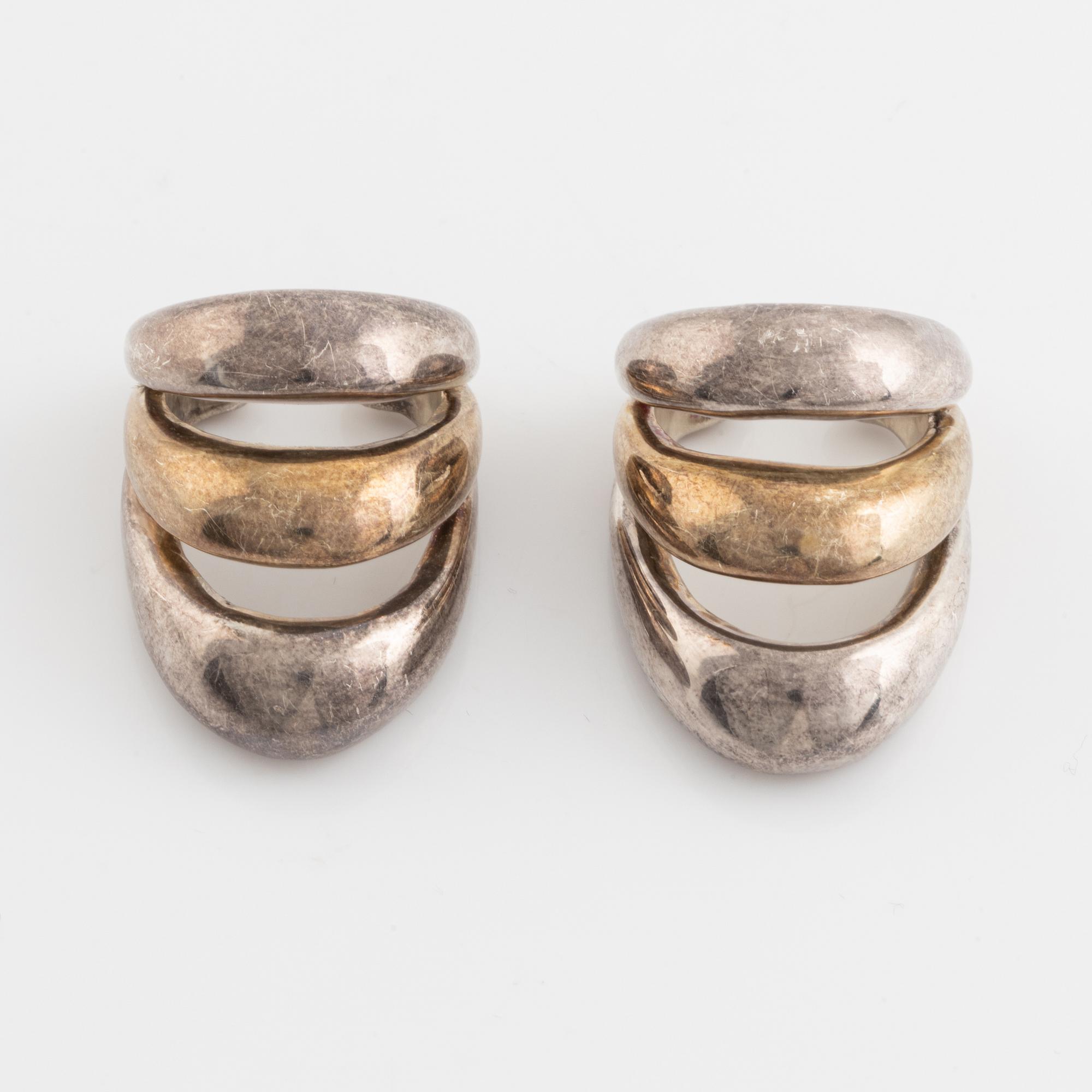 Two silver rings.