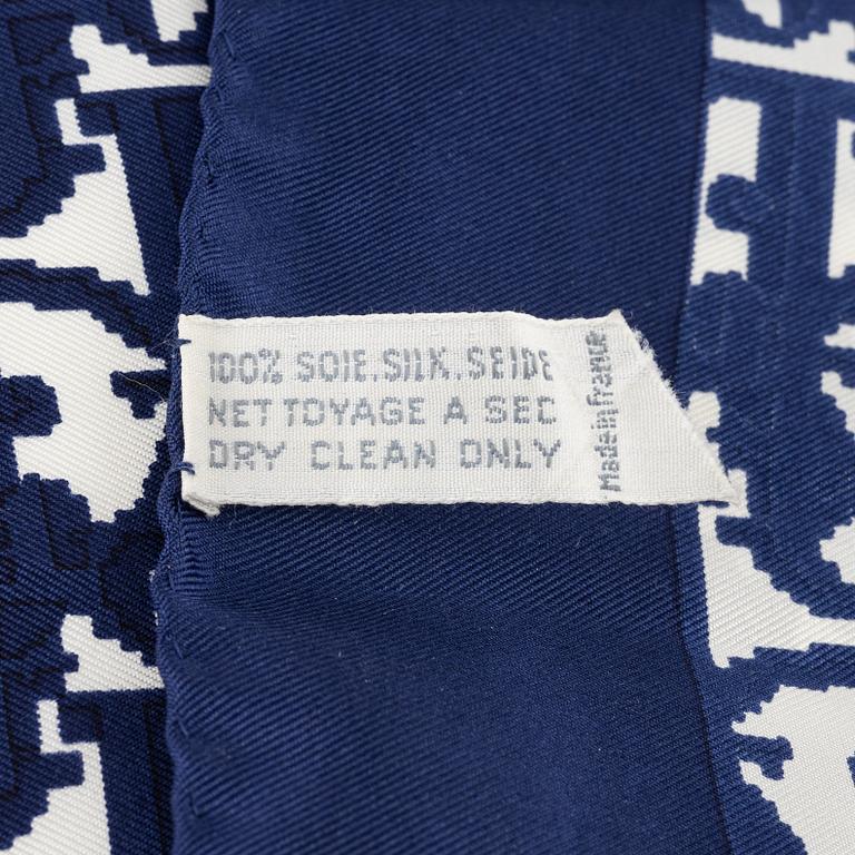 Christian Dior, väska samt scarf.