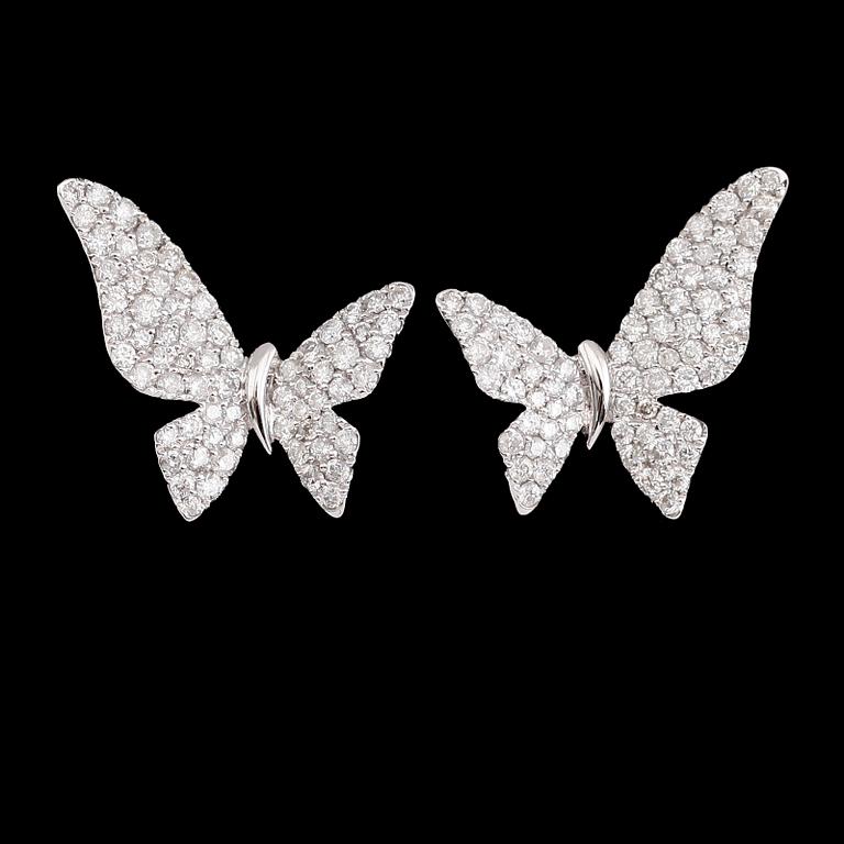 ÖRHÄNGEN, 1 par, 18 k vitguld, briljantslipade diamanter tot 1.30 ct.