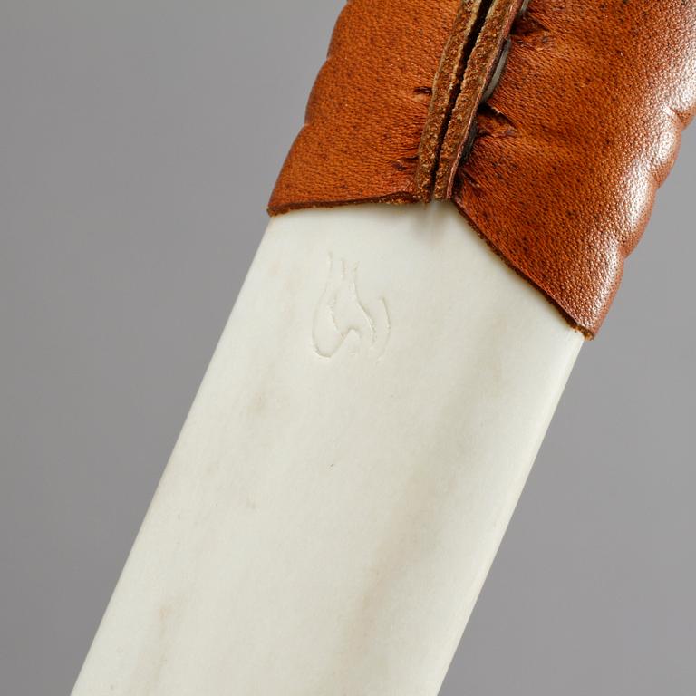 SAMEKNIVAR, 3 st, bl a Johan Gaup, Laimoviken, delvis monogramsignerade, 1900-tal.