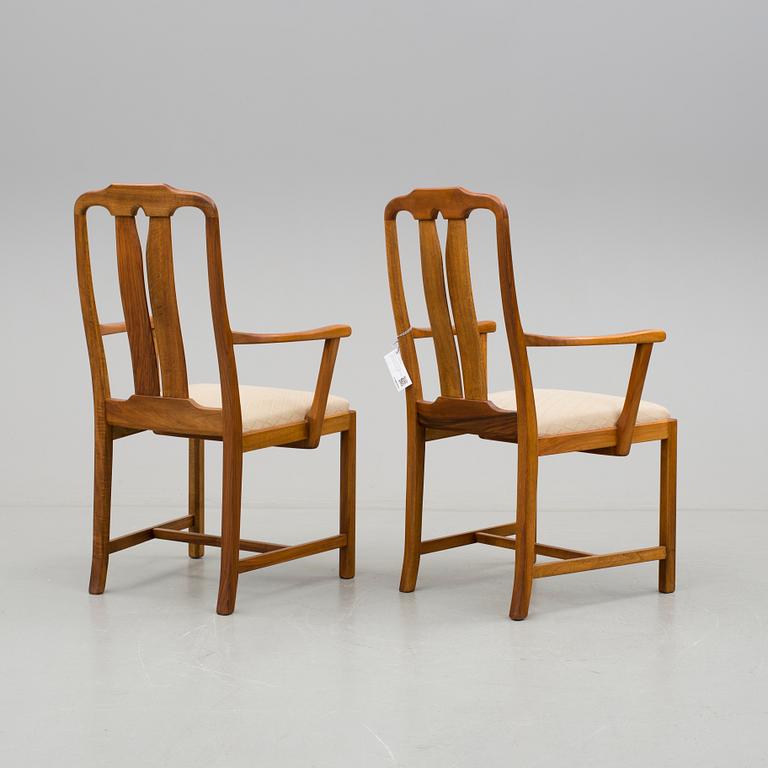 KARMSTOLAR, ett par, "Ambassadör", Carl Malmsten, Åfors Möbelfabrik, 1900-talets andra hälft.