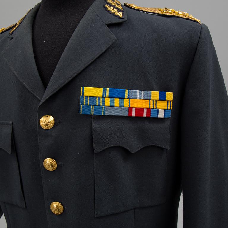 UNIFORMSPERSEDLAR för generalmajor i svenska armén, 1900-talets slut.