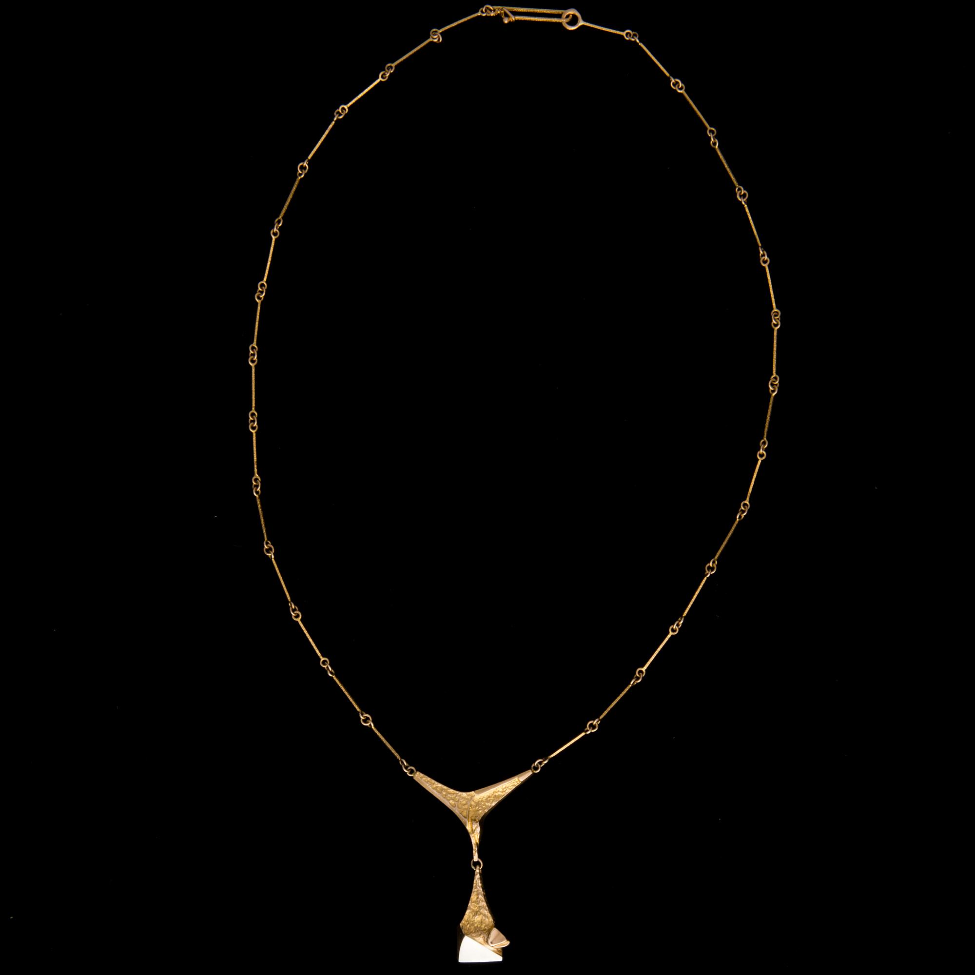 BJÖRN WECKSTRÖM, PENDANT. 18K gold and platina, Corona Austrina, Lapponia 1987.