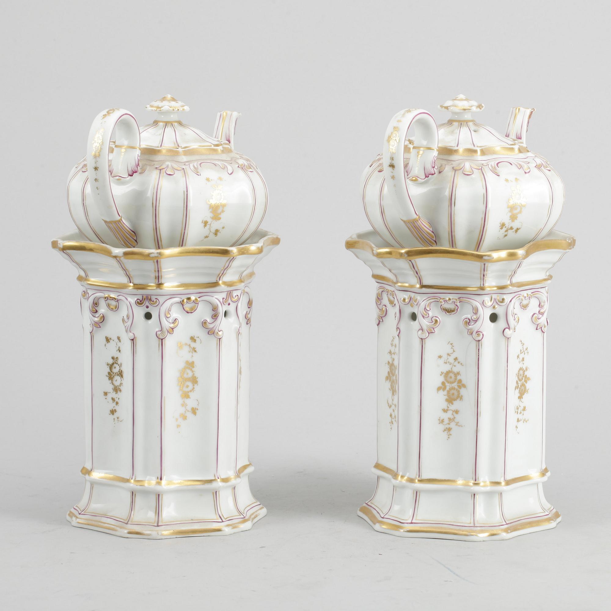 TEKÖK, ett par, porslin, nyrokoko 1800-talets andra hälft.