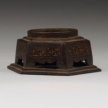 A bronze stand. Ming dynasty (1368-1643).