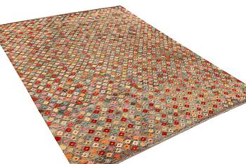 A Kilim carpet, c. 348 x 258 cm.