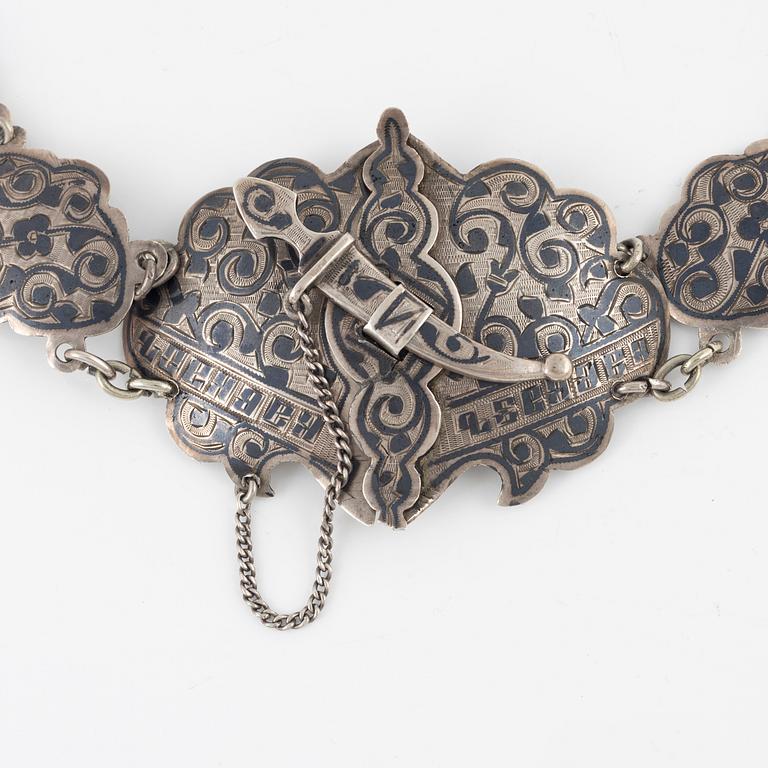 Skärp samt hänge, silver, omkring år 1900.