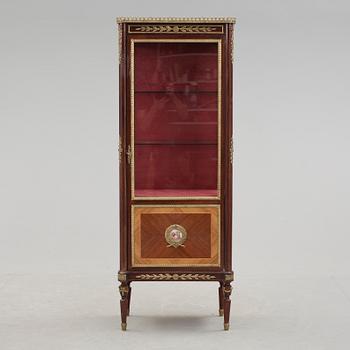 SKÅP, Louis XVI stil, 1900-talets andra hälft.