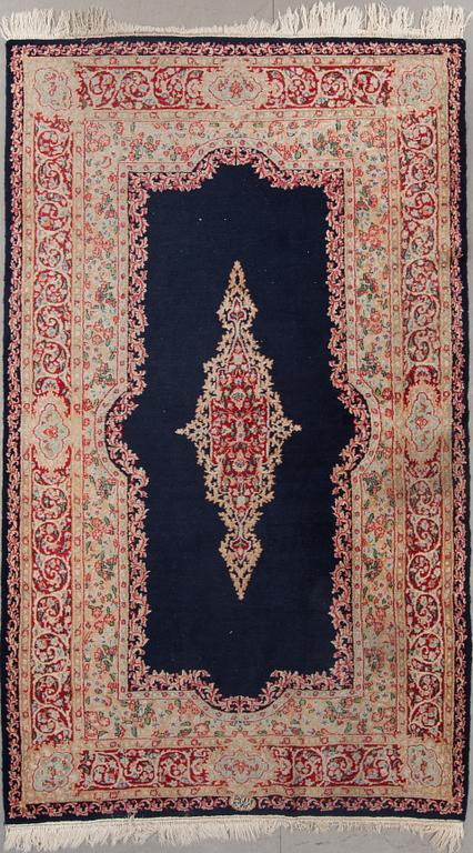 MATTA, old, Kirman, signerad, ca 266 x 153 cm.