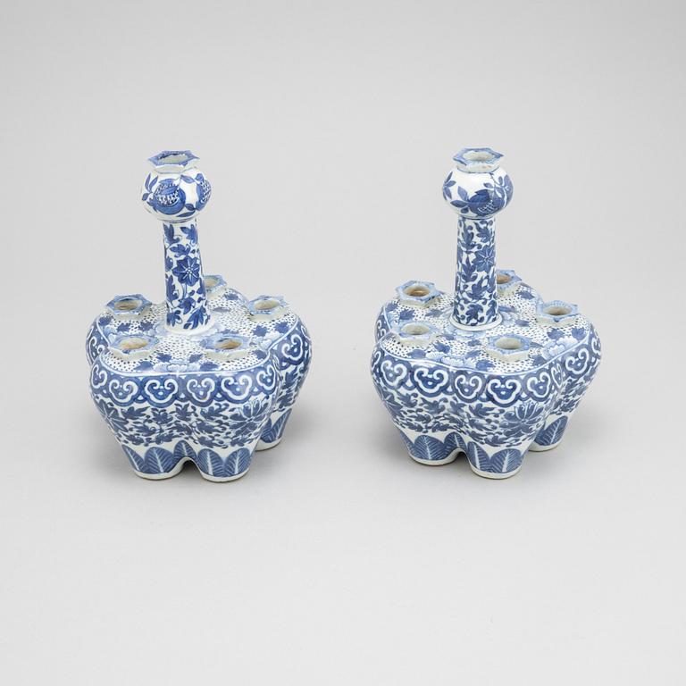 A pair of blue and white tulipvases, Qing dynasty, 19th Century.